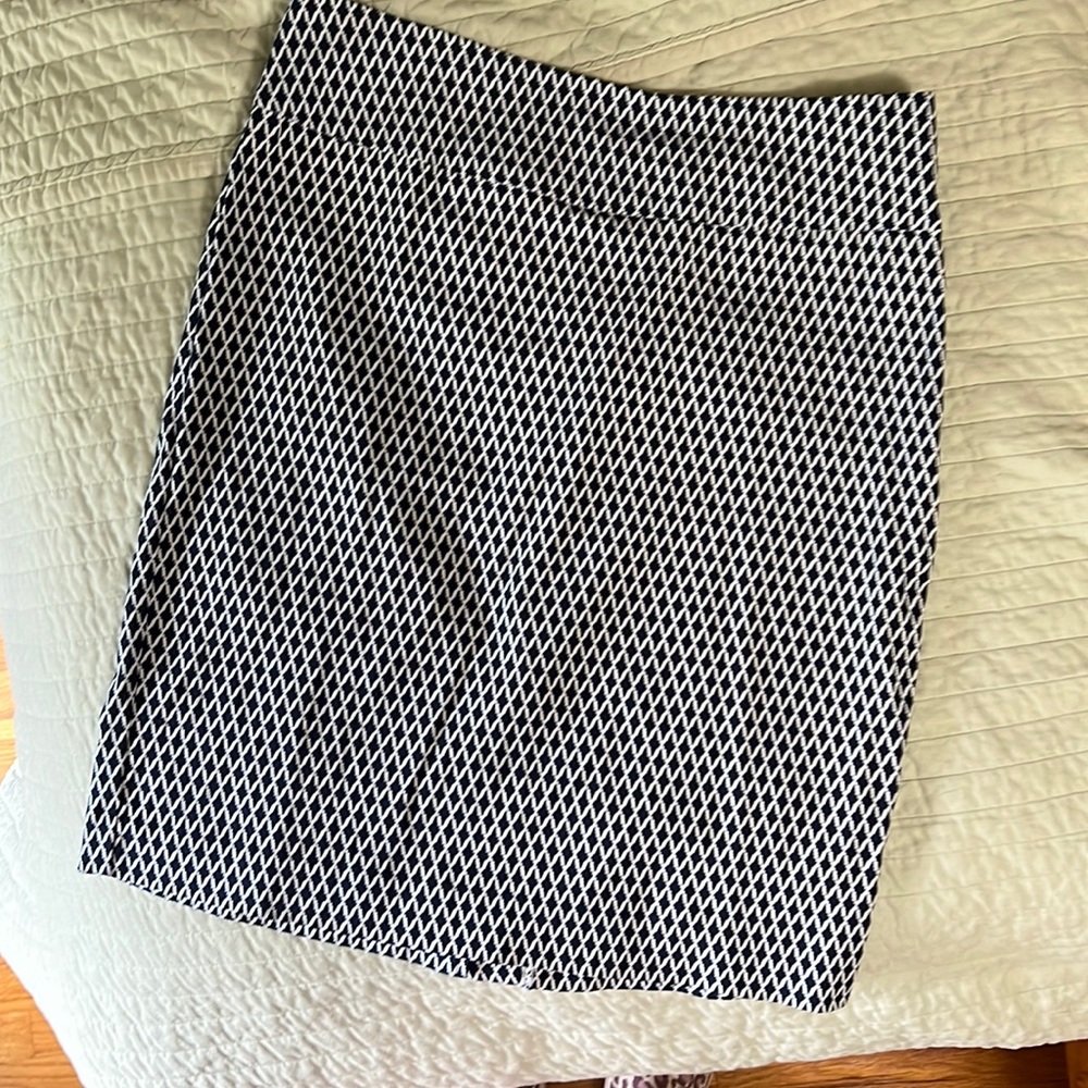 Geometric print pencil skirt